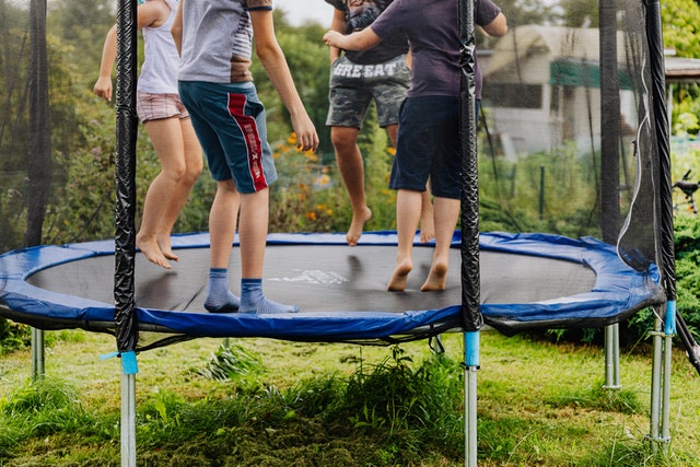 Skákání na trampolíně vás bude bavit